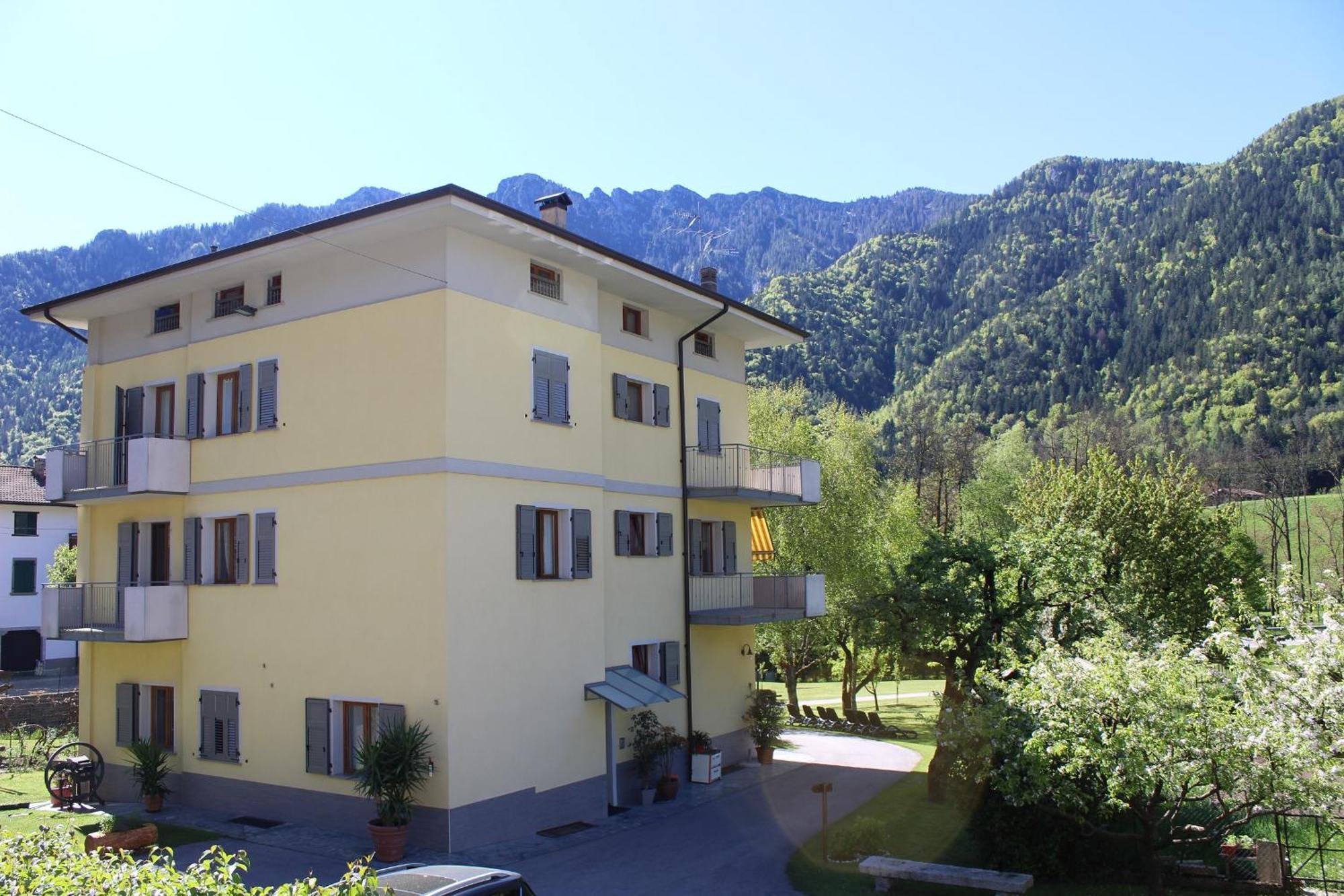 Residence Zecchini Tiarno di Sotto Εξωτερικό φωτογραφία